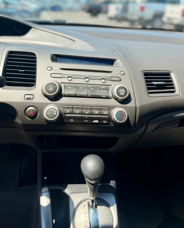 Honda Civic Sedan Vehicle Full-screen Gallery Image 14