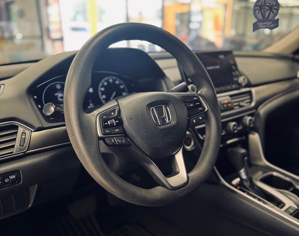 Honda Accord Sedan Vehicle Full-screen Gallery Image 10