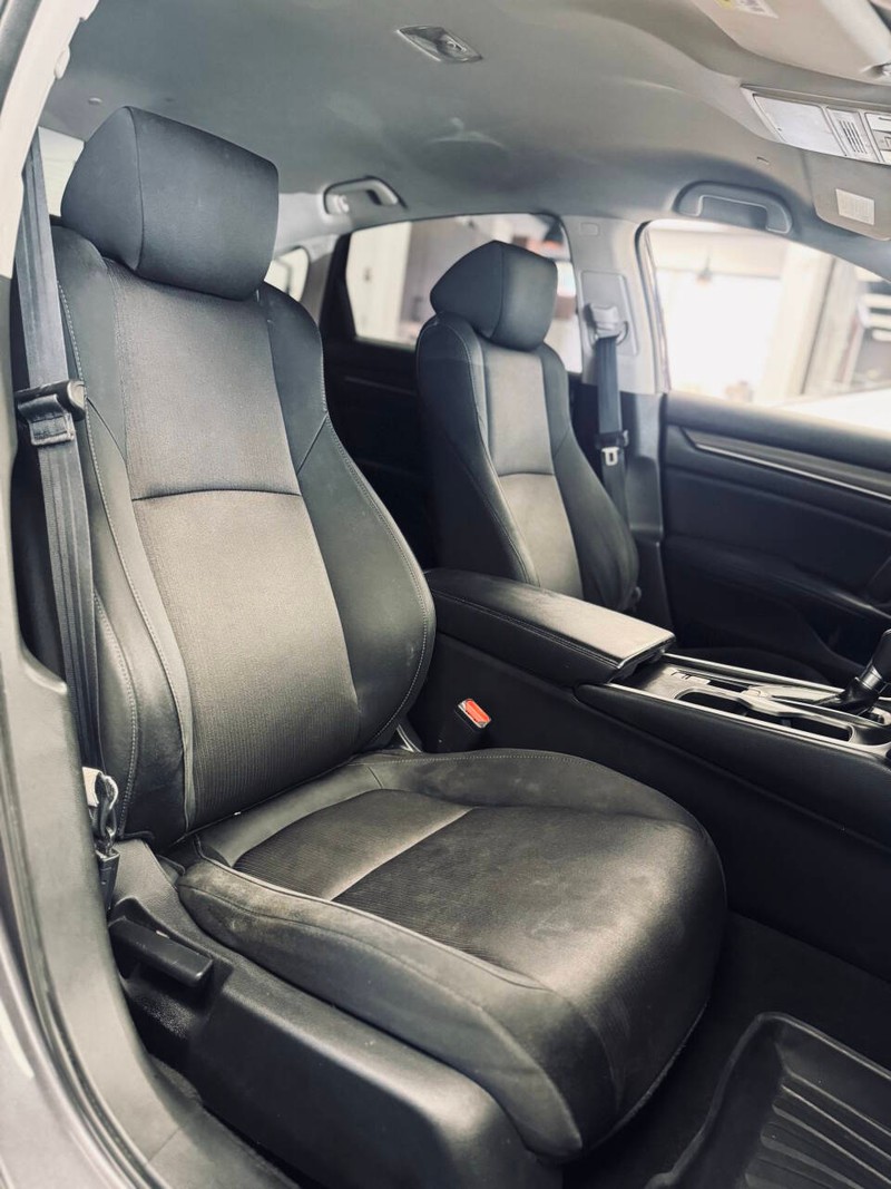 Honda Accord Sedan Vehicle Full-screen Gallery Image 13