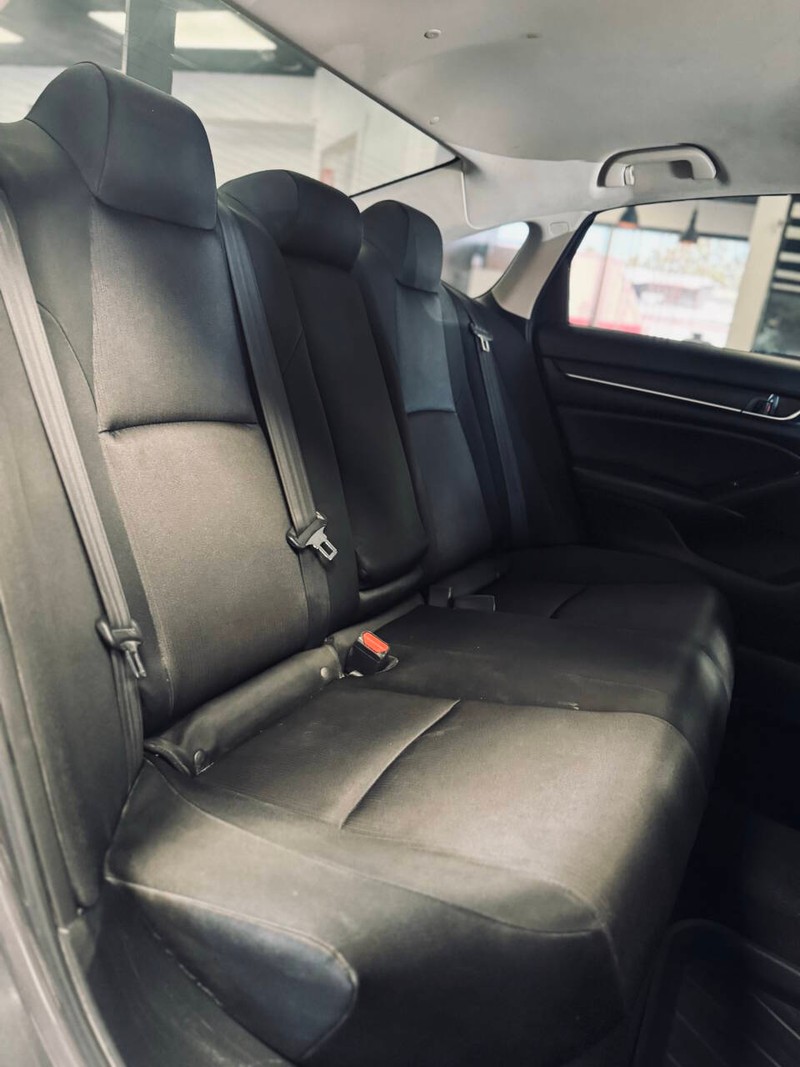 Honda Accord Sedan Vehicle Full-screen Gallery Image 14