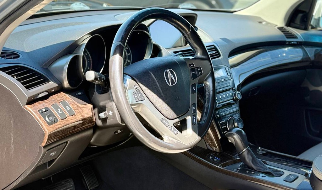 Acura MDX Vehicle Full-screen Gallery Image 08