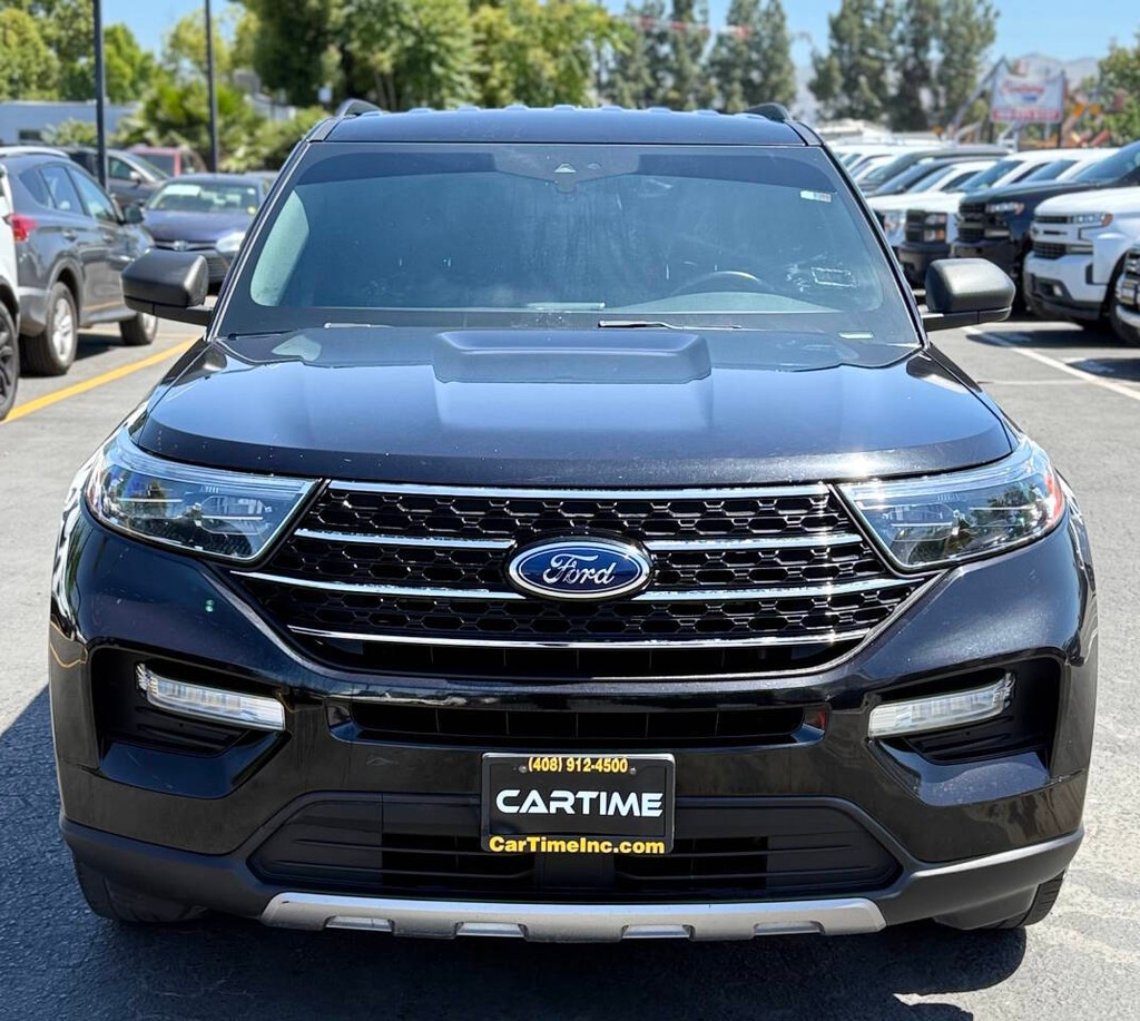 Ford Explorer Vehicle Full-screen Gallery Image 03