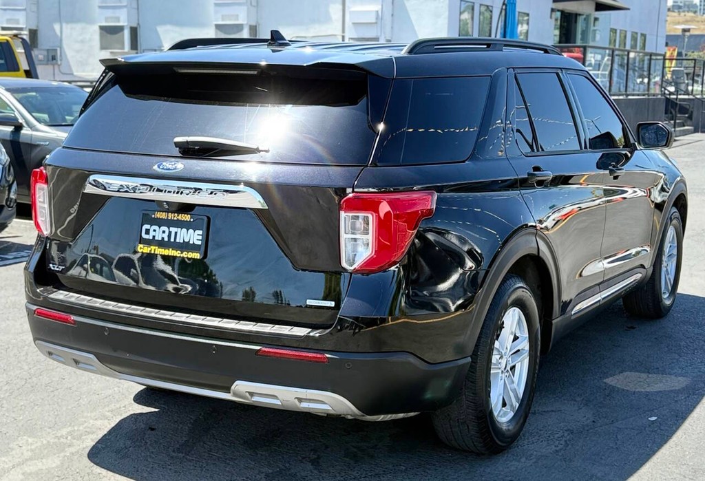 Ford Explorer Vehicle Full-screen Gallery Image 06