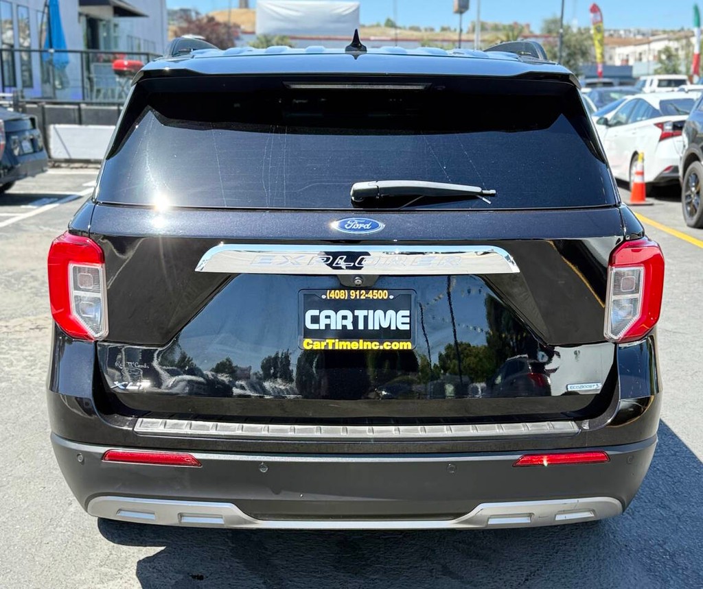 Ford Explorer Vehicle Full-screen Gallery Image 07