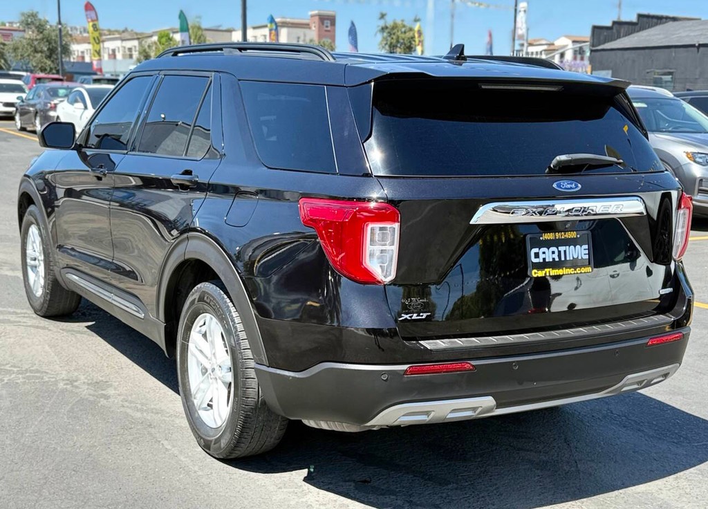 Ford Explorer Vehicle Full-screen Gallery Image 08