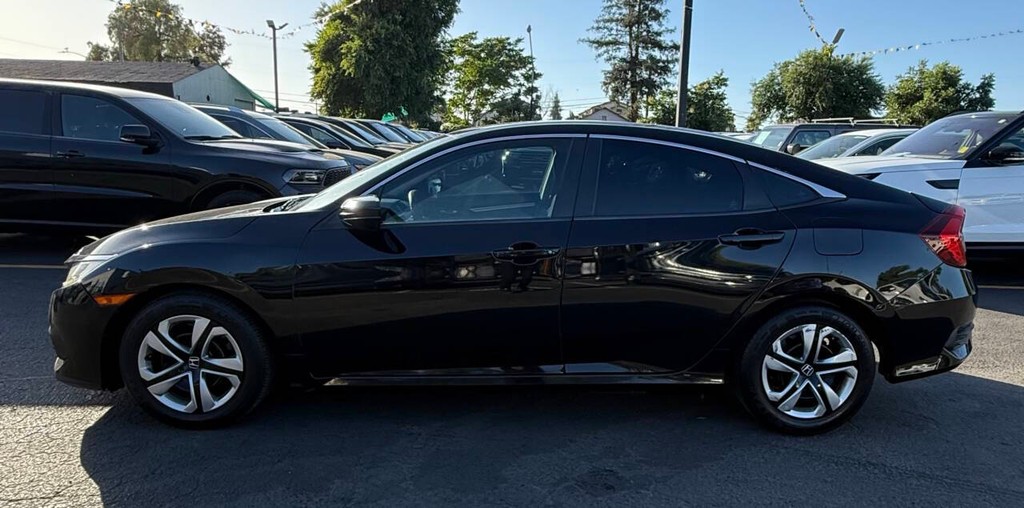Honda Civic Sedan Vehicle Full-screen Gallery Image 04