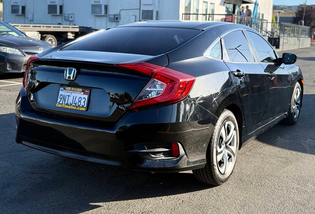 Honda Civic Sedan Vehicle Full-screen Gallery Image 06