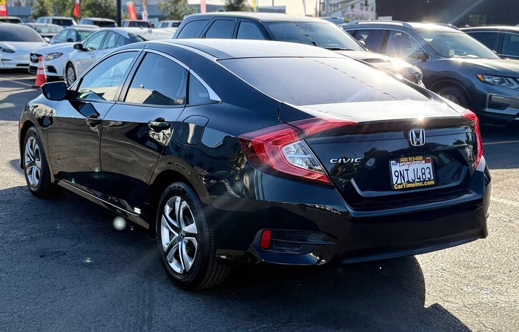 Honda Civic Sedan Vehicle Full-screen Gallery Image 08