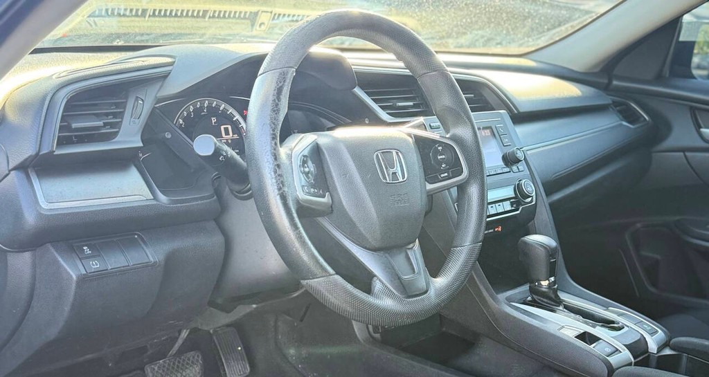 Honda Civic Sedan Vehicle Full-screen Gallery Image 09