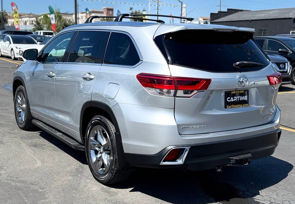 Toyota Highlander Vehicle Full-screen Gallery Image 08