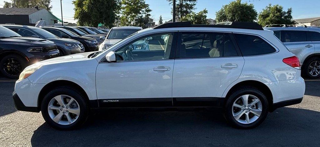 Subaru Outback Vehicle Full-screen Gallery Image 04