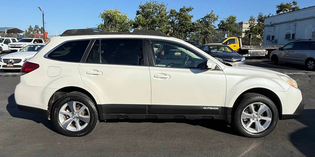 Subaru Outback Vehicle Full-screen Gallery Image 05