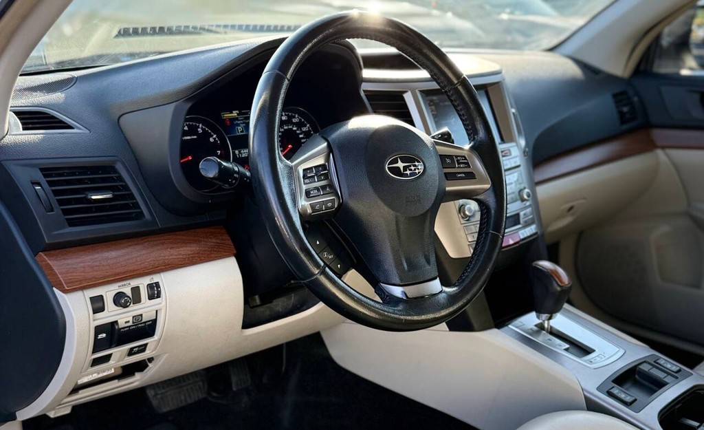 Subaru Outback Vehicle Full-screen Gallery Image 09
