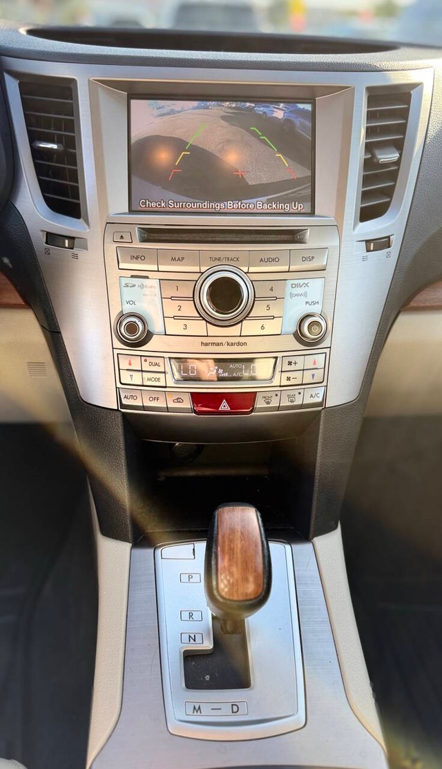 Subaru Outback Vehicle Full-screen Gallery Image 11