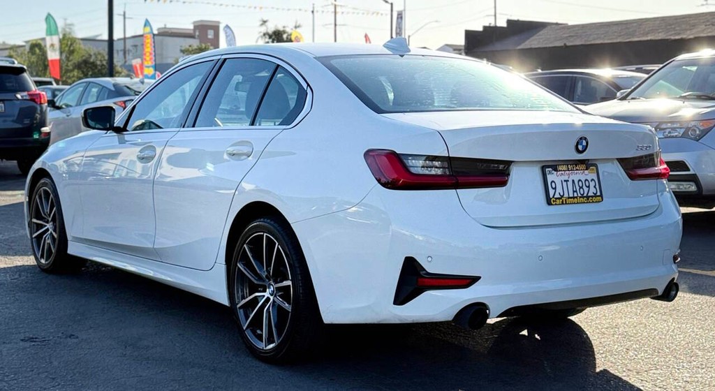 BMW 3 Series Vehicle Full-screen Gallery Image 08