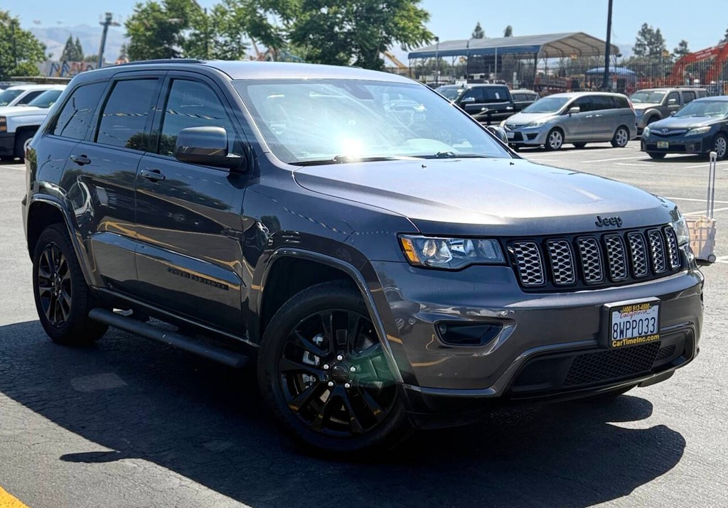 Jeep Grand Cherokee Vehicle Full-screen Gallery Image 02