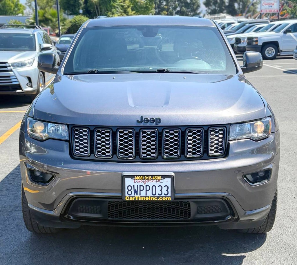 Jeep Grand Cherokee Vehicle Full-screen Gallery Image 03