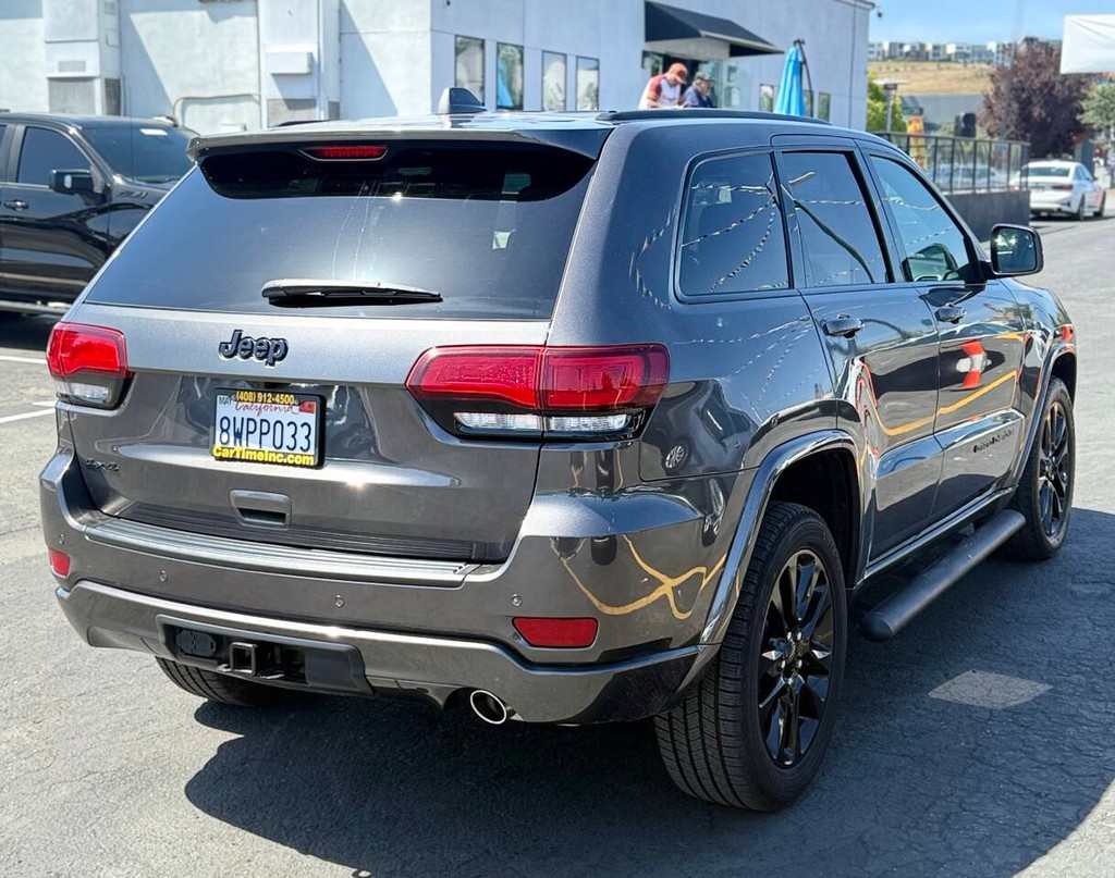 Jeep Grand Cherokee Vehicle Full-screen Gallery Image 06