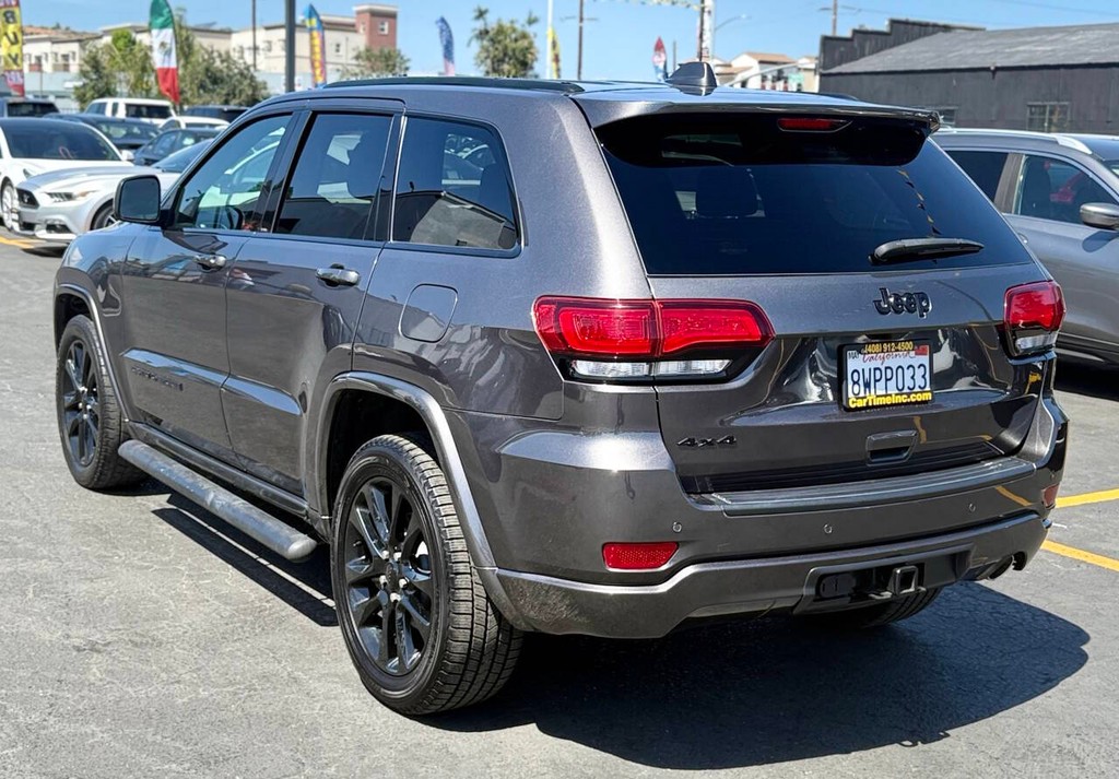 Jeep Grand Cherokee Vehicle Full-screen Gallery Image 08