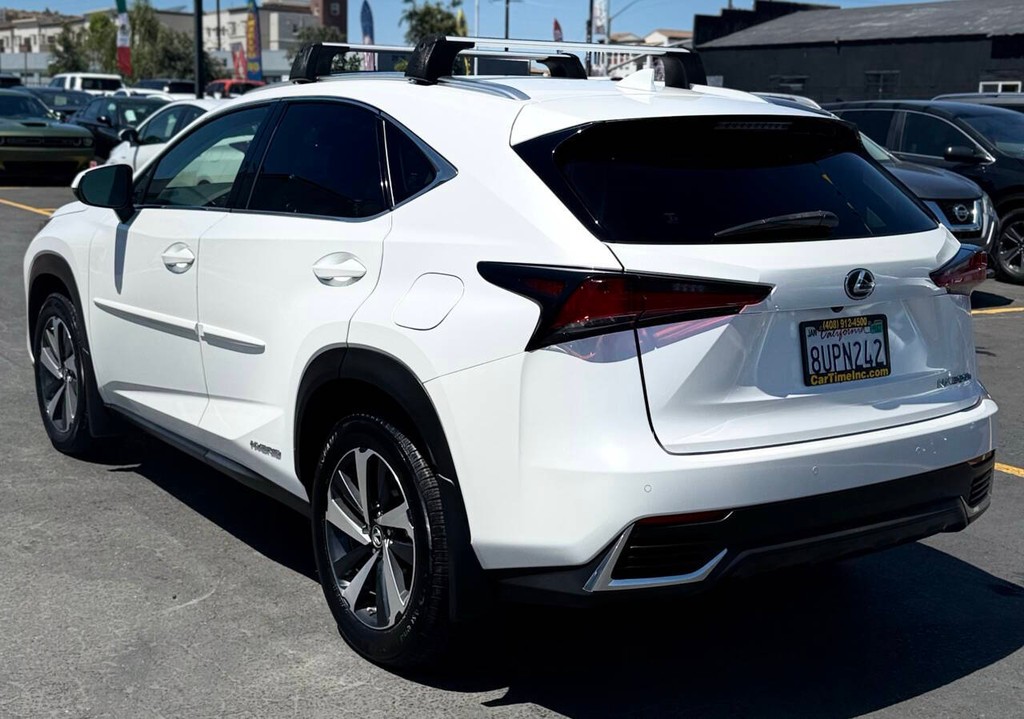 Lexus NX Vehicle Full-screen Gallery Image 08