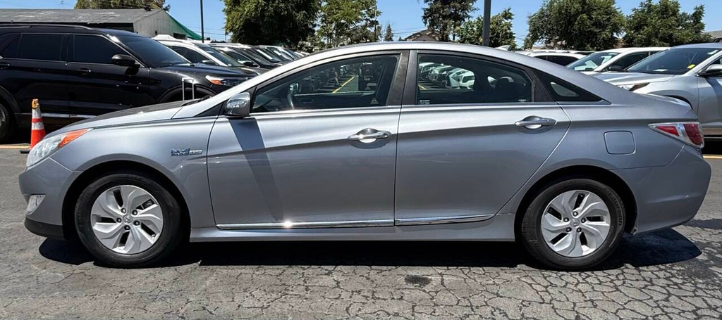 Hyundai Sonata Hybrid Vehicle Full-screen Gallery Image 04