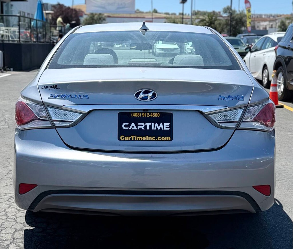 Hyundai Sonata Hybrid Vehicle Full-screen Gallery Image 07