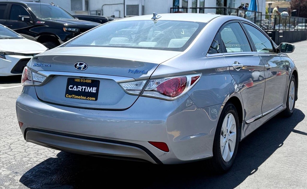 Hyundai Sonata Hybrid Vehicle Full-screen Gallery Image 08