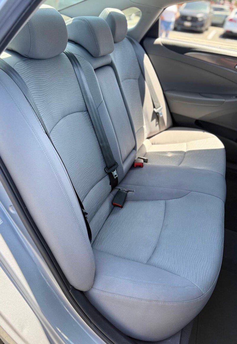 Hyundai Sonata Hybrid Vehicle Full-screen Gallery Image 15