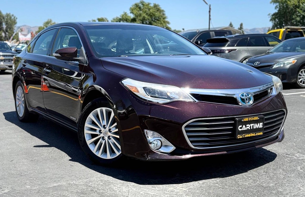 Toyota Avalon Hybrid Vehicle Full-screen Gallery Image 03