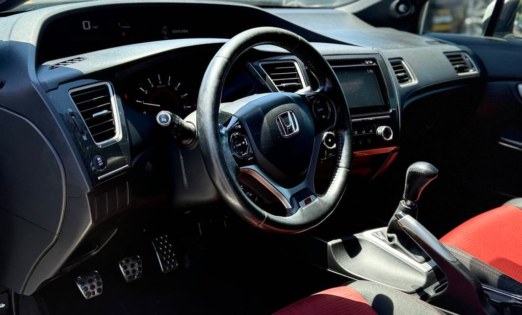 Honda Civic Sedan Vehicle Full-screen Gallery Image 09