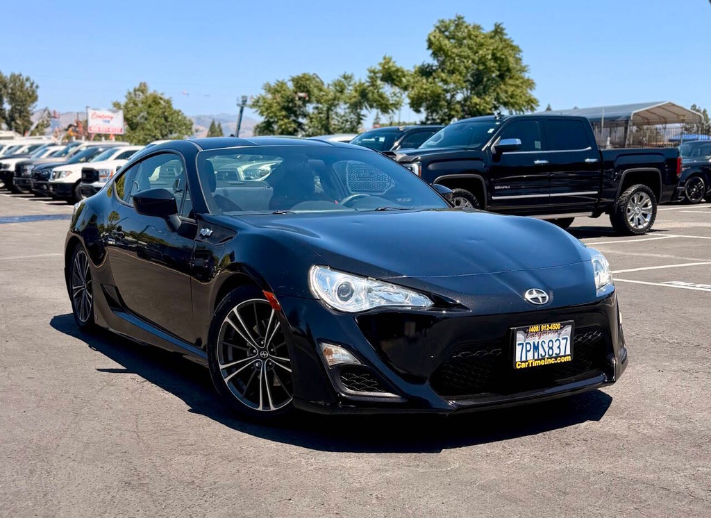 Scion FR-S Vehicle Full-screen Gallery Image 03
