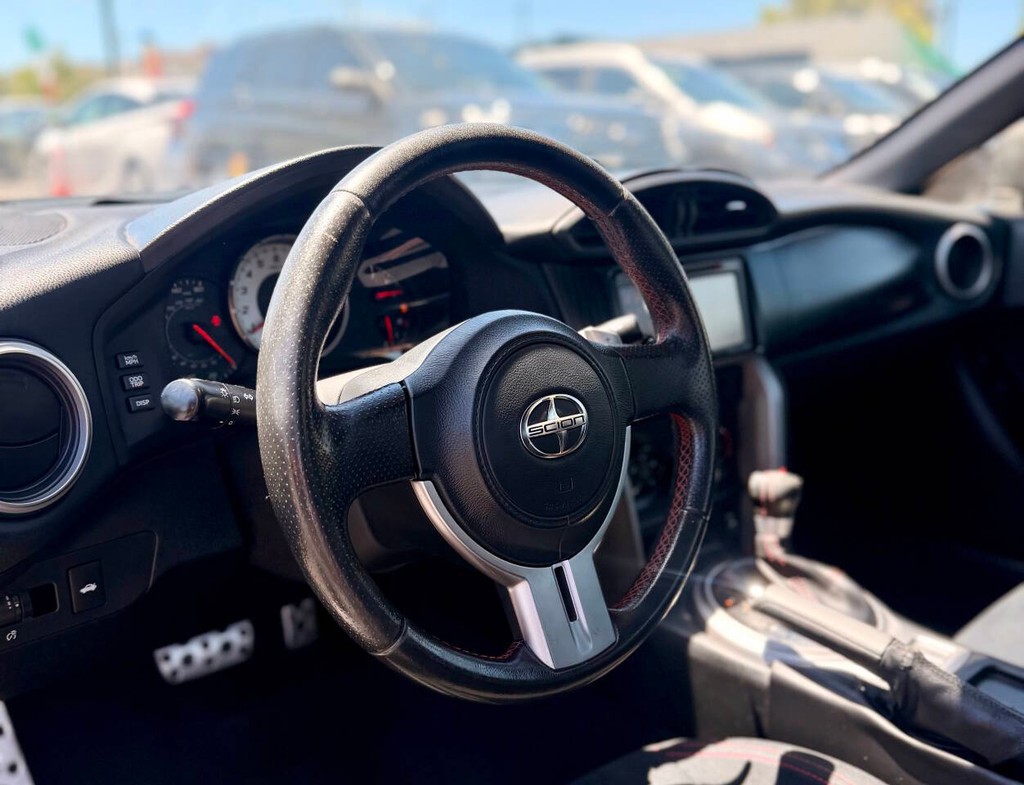 Scion FR-S Vehicle Full-screen Gallery Image 10