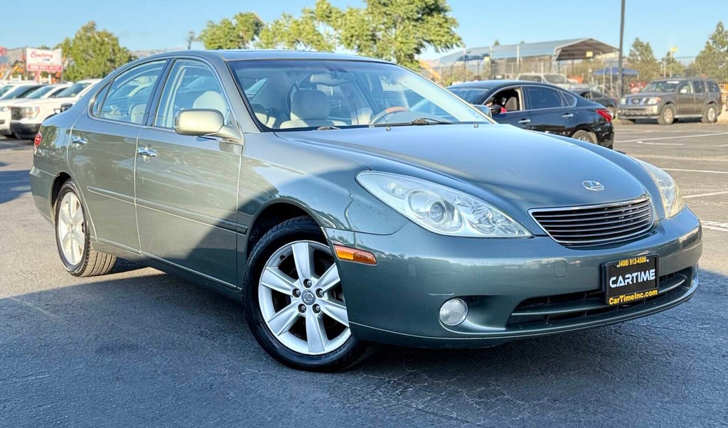 Lexus ES 330 Vehicle Full-screen Gallery Image 03