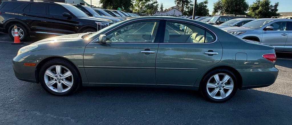Lexus ES 330 Vehicle Full-screen Gallery Image 04
