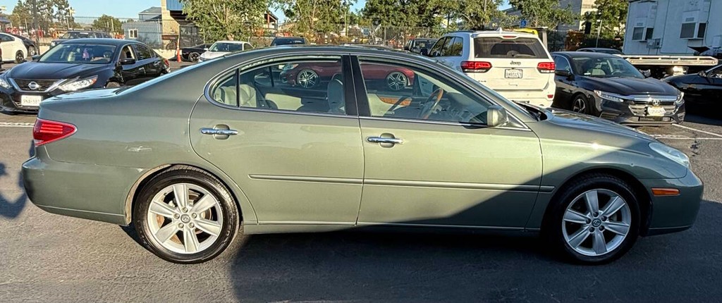 Lexus ES 330 Vehicle Full-screen Gallery Image 05
