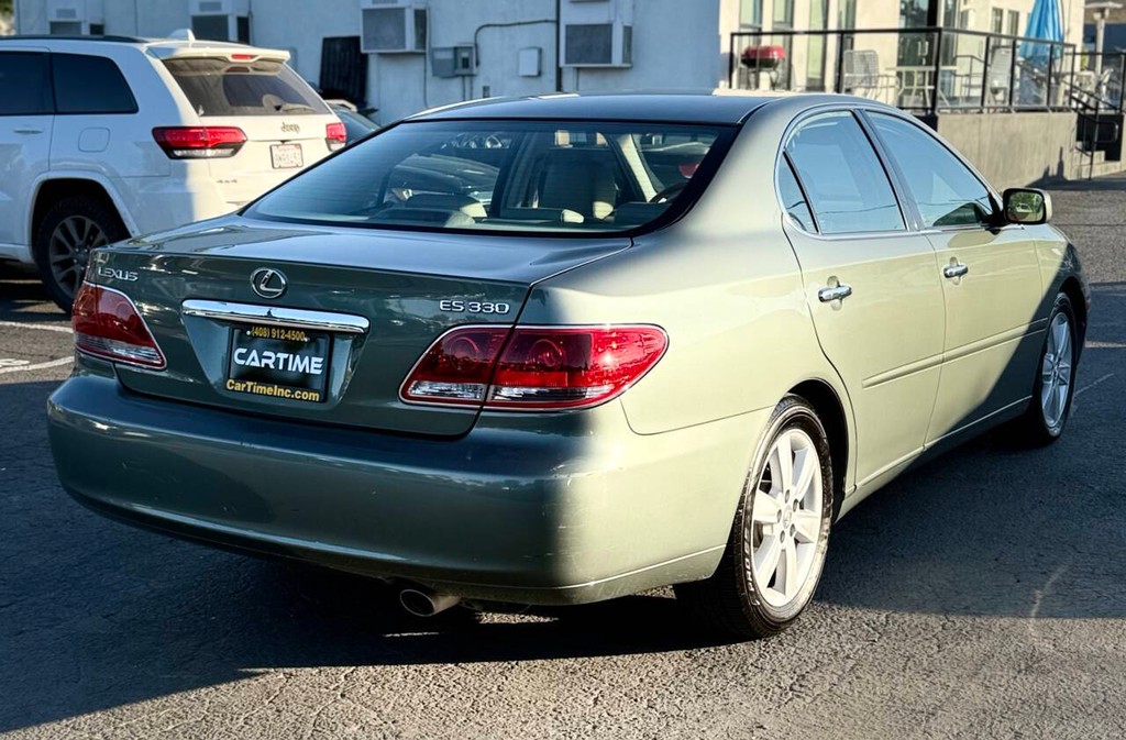 Lexus ES 330 Vehicle Full-screen Gallery Image 06