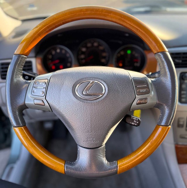 Lexus ES 330 Vehicle Full-screen Gallery Image 10