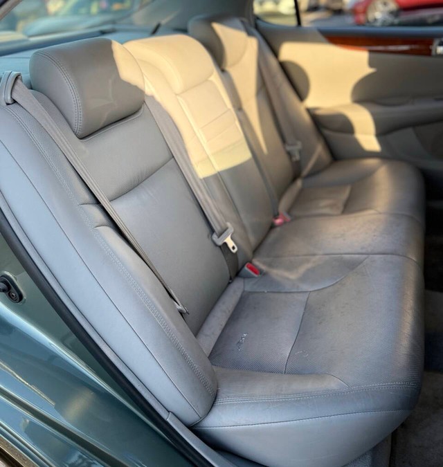 Lexus ES 330 Vehicle Full-screen Gallery Image 14