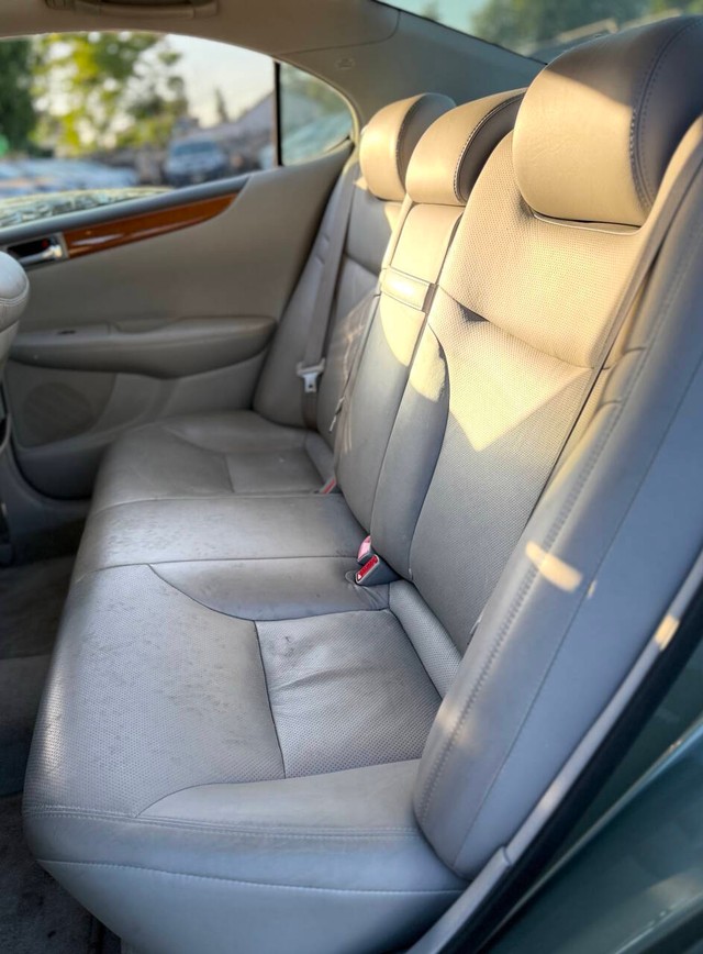 Lexus ES 330 Vehicle Full-screen Gallery Image 15