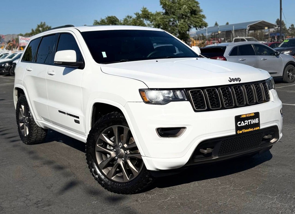 Jeep Grand Cherokee Vehicle Full-screen Gallery Image 02