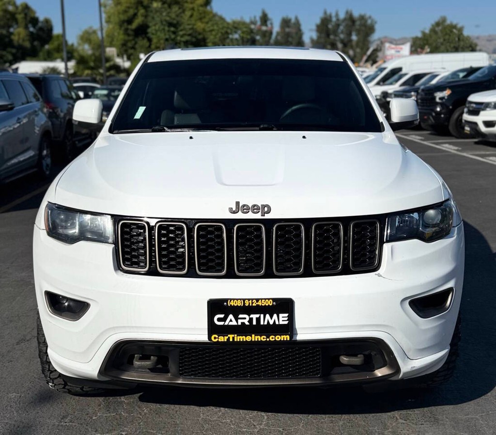Jeep Grand Cherokee Vehicle Full-screen Gallery Image 03
