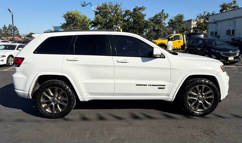 Jeep Grand Cherokee Vehicle Full-screen Gallery Image 06