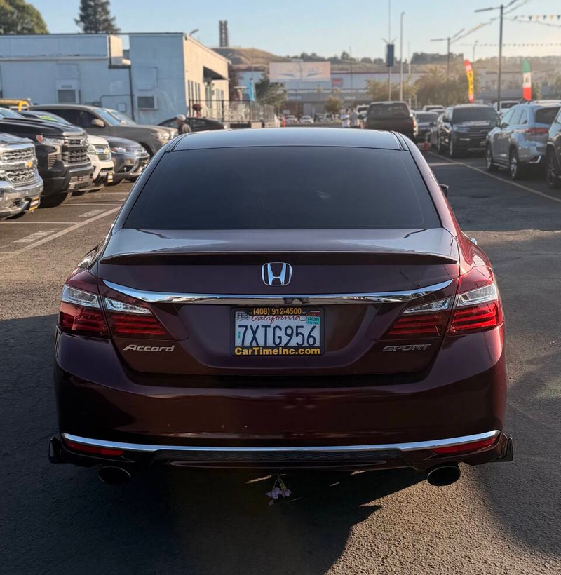 Honda Accord Sedan Vehicle Full-screen Gallery Image 03