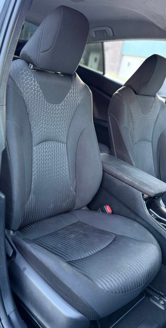 Toyota Prius Prime Vehicle Full-screen Gallery Image 13
