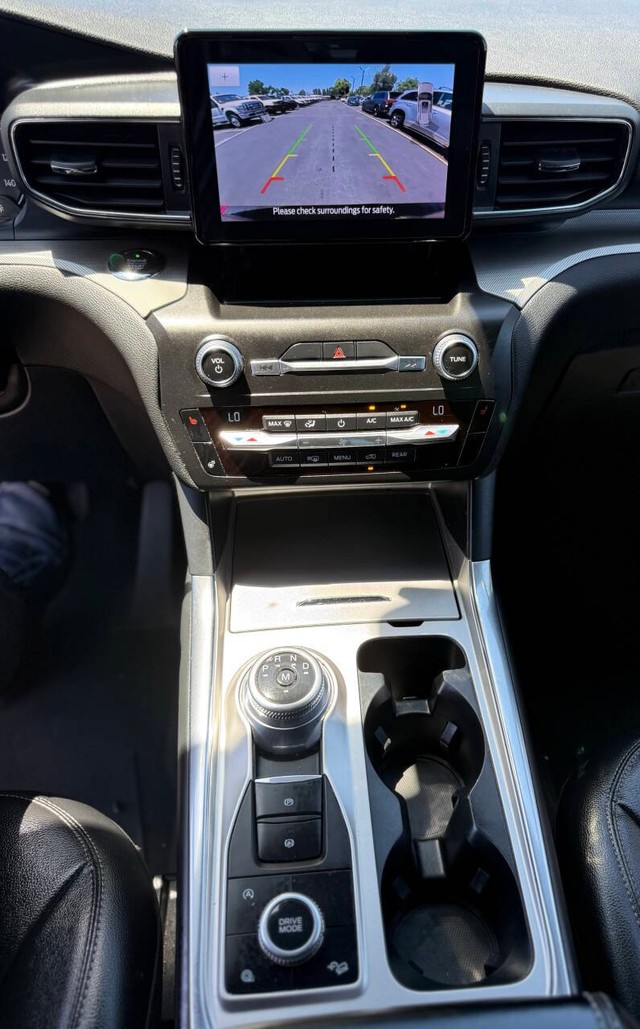 Ford Explorer Vehicle Full-screen Gallery Image 11