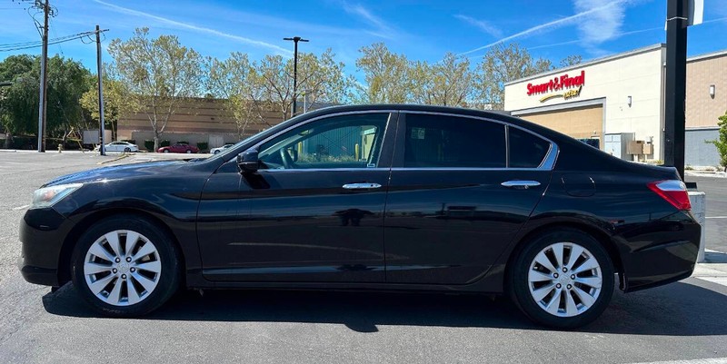 Honda Accord Sedan Vehicle Full-screen Gallery Image 08