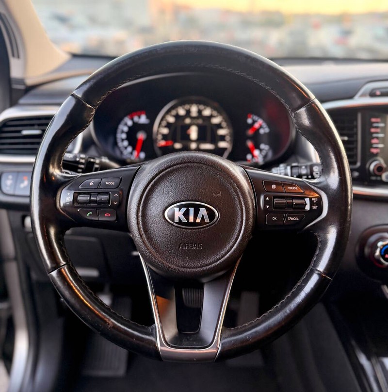 Kia Sorento Vehicle Full-screen Gallery Image 09