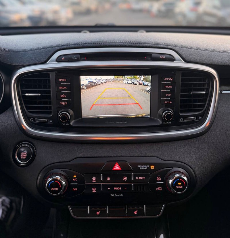 Kia Sorento Vehicle Full-screen Gallery Image 11