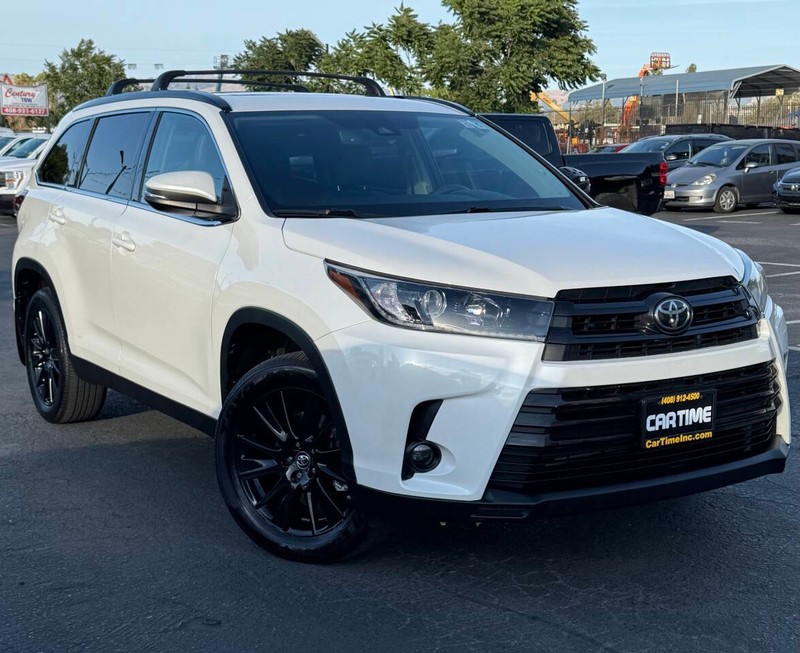 Toyota Highlander Vehicle Full-screen Gallery Image 03