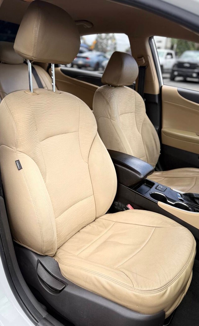 Hyundai Sonata Hybrid Vehicle Full-screen Gallery Image 14